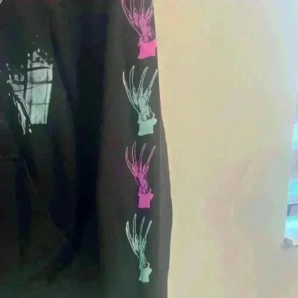 NWOT Unisex A Night On Elm Street Hoodie. Size M - Picture 2 of 3